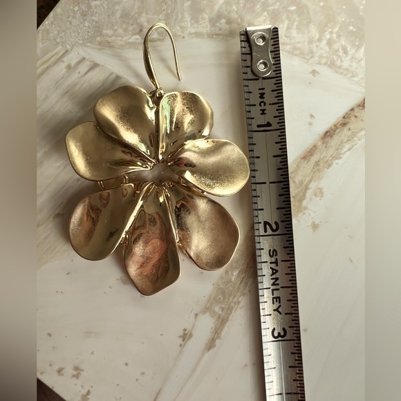 NWOT Sculptural Flower Drop Earrings - Picture 3 of 4